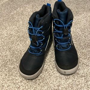 merrill kids snow boots. size 3